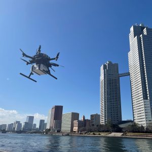 都内初、ドローンで永代橋など複数の大橋を横断する 医薬品配送実験を実施